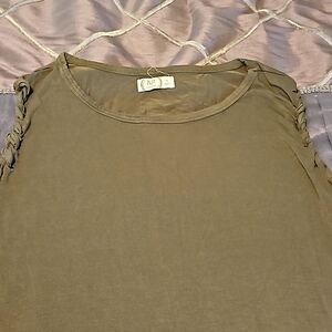 Army 💚 green tank top